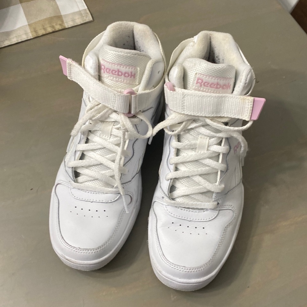 Reebok size 8 high top sneakers